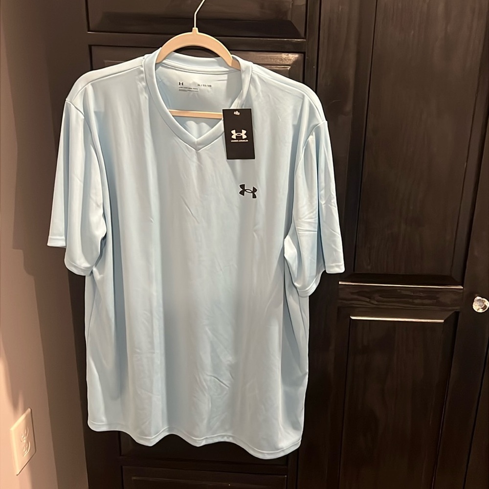NWT Under armour velocity loose fit shirt baby blue XL
